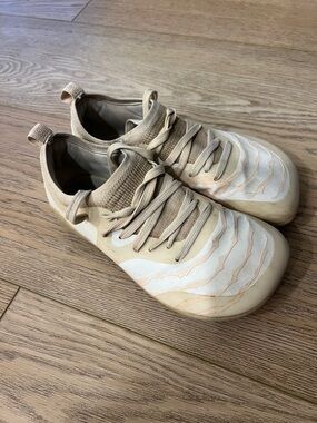 Natur natural movement cleats boys size 5